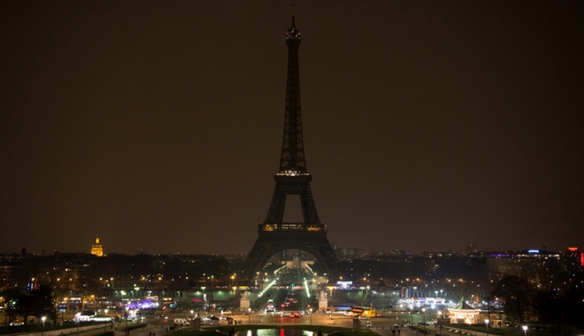 Luminile în Turnul Eiffel, stinse duminică seară, în memoria victimelor - luminile-1496662676.jpg
