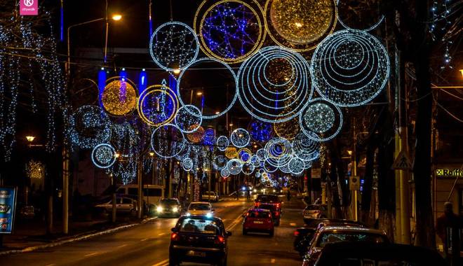 Imagini de poveste! Au fost aprinse luminițele în Constanța. Cum s-a pregătit orașul pentru Crăciun - luminite1-1417945157.jpg