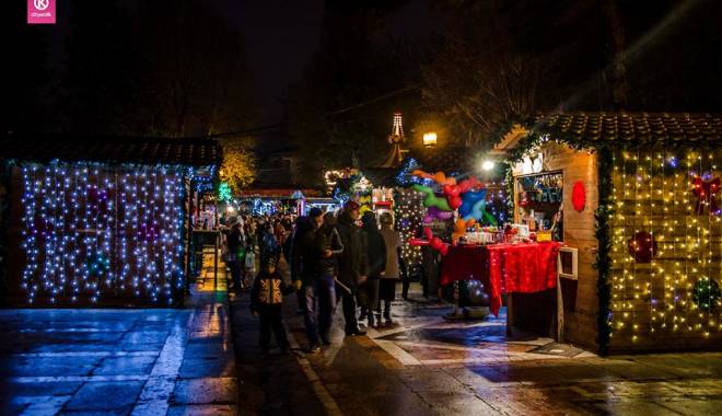 Imagini de poveste! Au fost aprinse luminițele în Constanța. Cum s-a pregătit orașul pentru Crăciun - luminite3-1417945166.jpg
