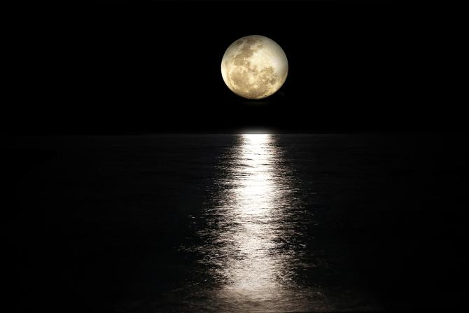 Când va avea loc „superluna albastră”, cea mai mare și strălucitoare lună plină din 2024