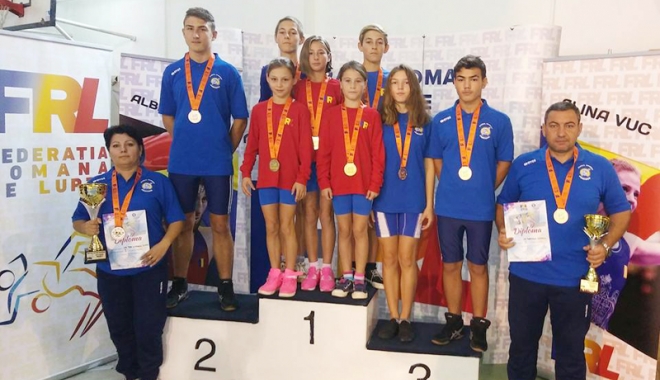 Tinerii luptători constănțeni, laureații Campionatelor Naționale - luptatori-1508945881.jpg