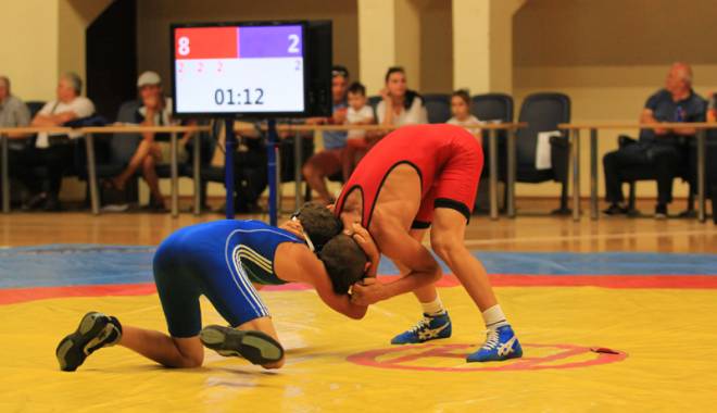 Luptătorii constănțeni țintesc podiumul la Cupa României la juniori - luptatorii-1449069288.jpg