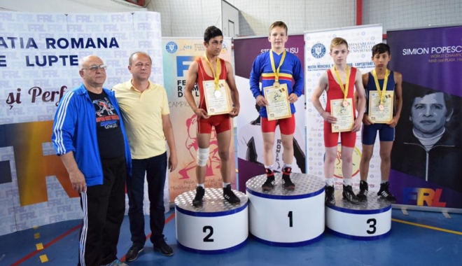 Se putea și mai bine! Luptătorii constănțeni, vicecampioni la cadeți - luptatorii-1465836514.jpg