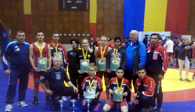 Luptătorii constănțeni termină sezonul en-fanfare, cu medaliile la gât - luptatorii-1480258369.jpg