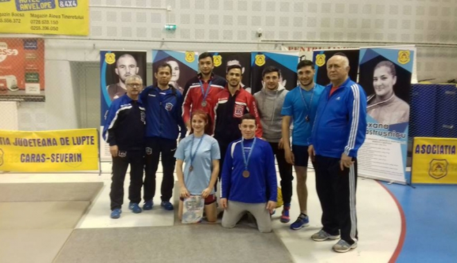 Luptătorii constănțeni s-au întors victorioși de la Campionatul Național - luptatorii-1486401473.jpg