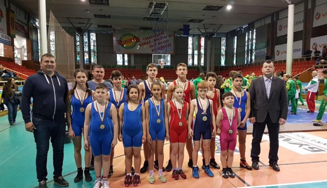 Luptătorii  de la CS Mangalia, laureați în Bulgaria - luptatorii-1492533828.jpg