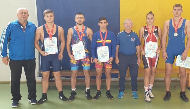 Luptătorii constănțeni au luat cu asalt podiumul la Naționalele de la Covasna - luptatorii-1570478483.jpg