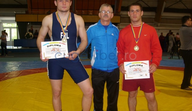 Un luptător junior constănțean a luat medalie la seniori - lupte-1305716338.jpg