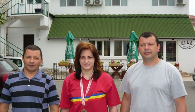 Luptătoarele de la CS Mangalia, în Final Four al Diviziei A - lupte-1371838689.jpg