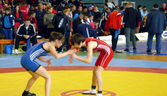Lupte, rugby și fotbal, în week-end, la Mangalia - lupte-1383856211.jpg