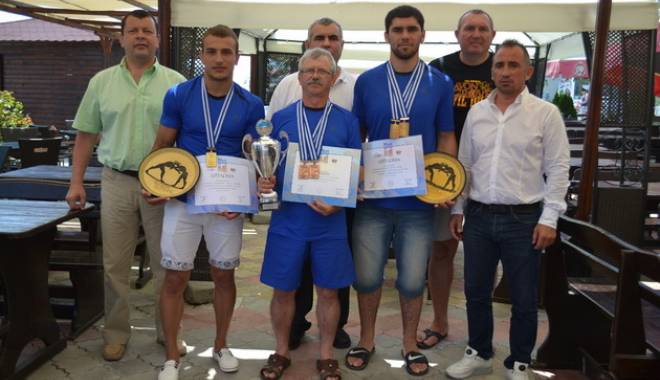 Lupte: Mangalia, gazda Campionatului Mondial de lupte pe plajă - lupte-1428421771.jpg