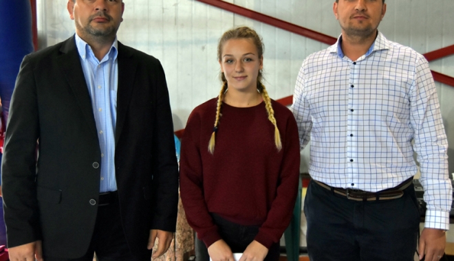 Vicecampioana mondială Andreea Ana, premiată de conducerea CS Mangalia - lupte-1475418636.jpg