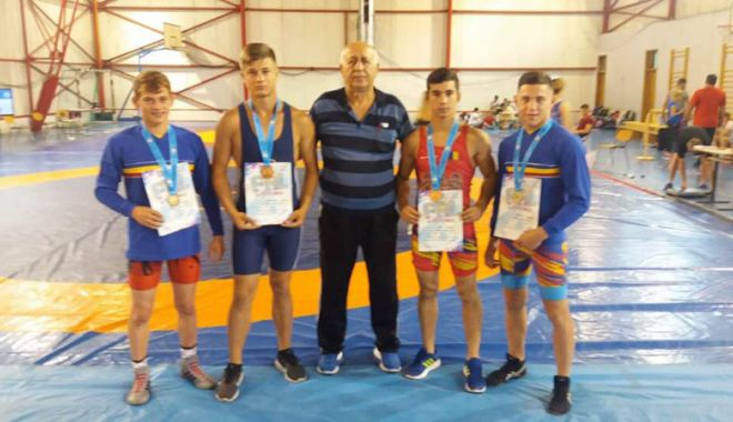 Doi luptători de la CS Farul, campioni naționali - lupte-1529686081.jpg