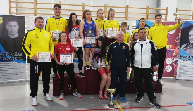 Salbă de medalii pentru luptătorii de la LPS 