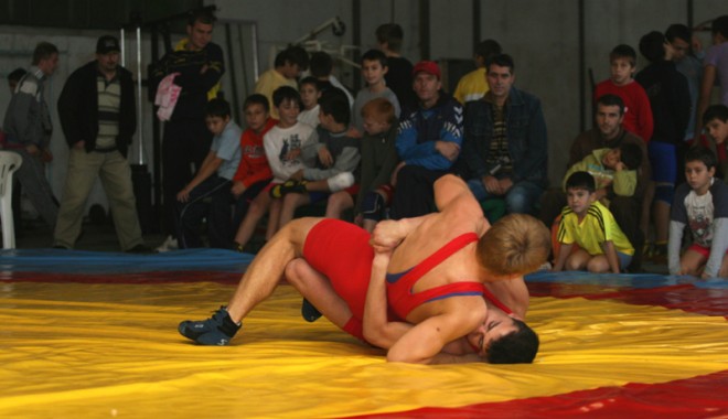 Luptătorii constănțeni, niciun concurs fără podium - lupte1312-1332449442.jpg