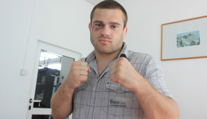 Daniel Asaftei, campion mondial la lupte Pankration în Canada - luptedanielasaftei2-1371657224.jpg