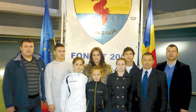 Denisa Macovei, cel mai bun sportiv al Mangaliei pe 2012 - luptemangalia6-1355683297.jpg