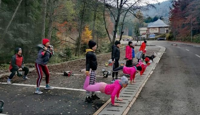 Lupte / Sportivele din Centrele Naţionale de junioare, pregătire la înălţime, la Predeal - lupteonline1111-1605094716.jpg