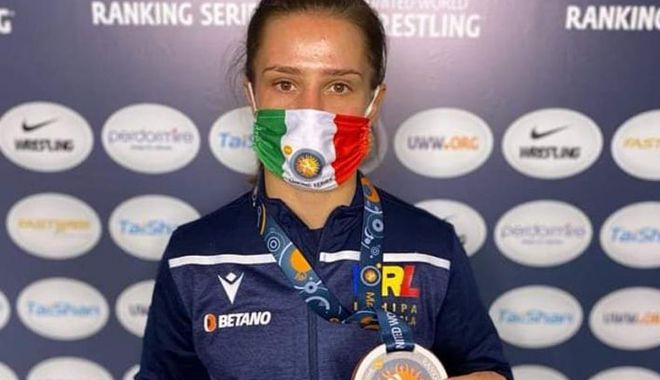Lupte / Alina Vuc, medaliată cu bronz la turneul de la Roma - luptevuc-1615119530.jpg