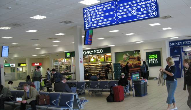 Pleci în călătorie cu avionul? Trebuie să știi asta - lutonairport3-1449313153.jpg