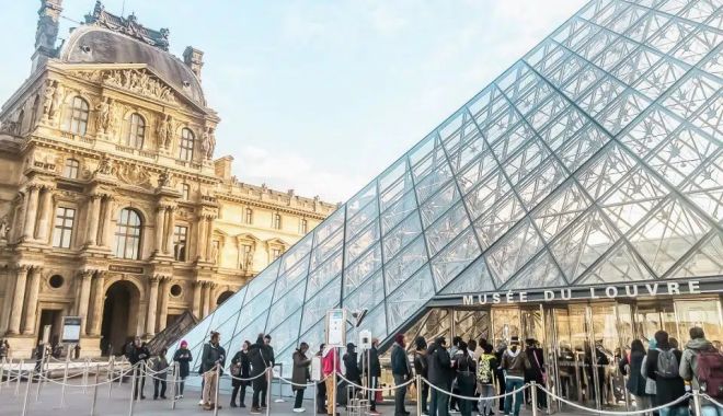 Muzeul Luvru din Paris a anunțat că scumpește biletele de anul viitor