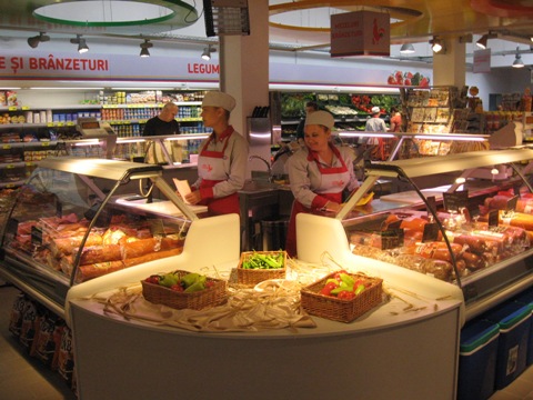 A fost inaugurat primul magazin MACRO, din Constanța - macro-1311249328.jpg