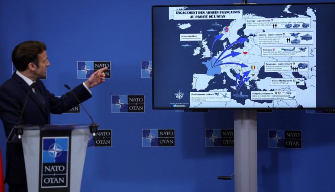 Emmanuel Macron s-a folosit de o hartă la summitul NATO pentru a arăta capacitatea sa de lider - macronharta-1648390076.jpg
