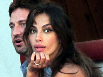 Cum a cucerit-o Gerard Butler pe Mădălina Ghenea - madalina-1350657232.jpg