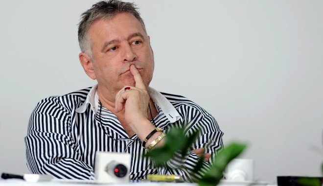 Deputatul Mădălin Voicu va fi din nou tată, la 60 de ani - madalinvoicu-1328878080.jpg