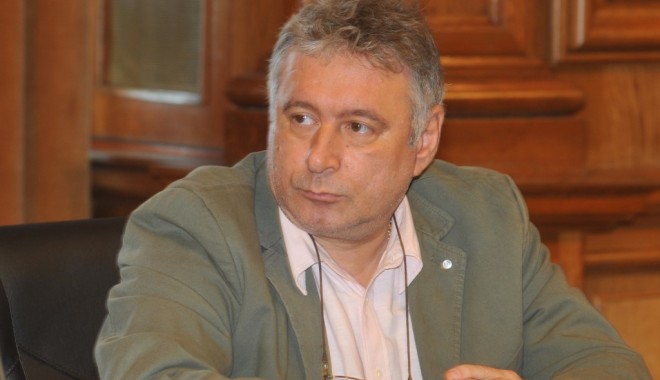 Deputatul Mădălin Voicu pledează pentru unitatea romilor - madalinvoicufane201024x654-1361432675.jpg
