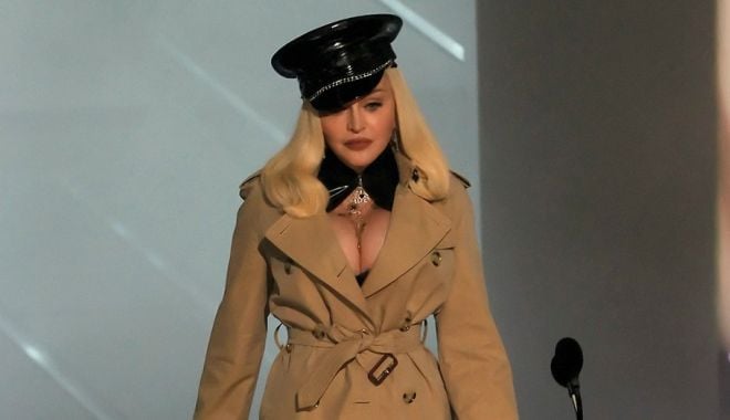 Madonna, apariție de senzație la 63 de ani, la Premiile MTV - madonnamtv-1631548625.jpg