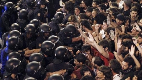 Protestele de la Madrid / Șase persoane arestate și doi polițiști răniți - madridpoliceviolence2462689700-1313645908.jpg