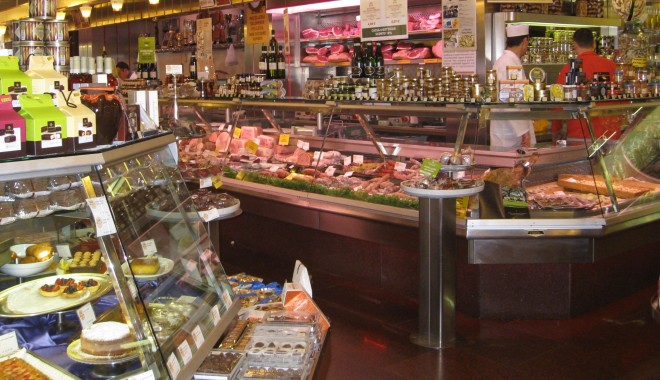 Constanța / Tone de alimente aruncate din cauza termenului de valabilitate depășit - magazin-1378717611.jpg