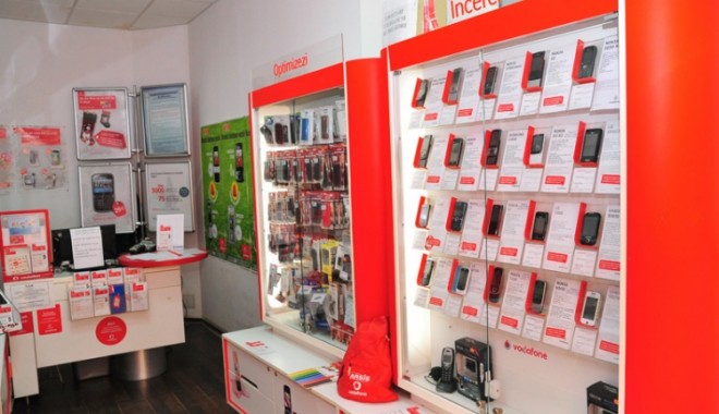 Hoții minori atacă din nou: au spart un magazin de telefoane - magazinevodafone-1325578047.jpg