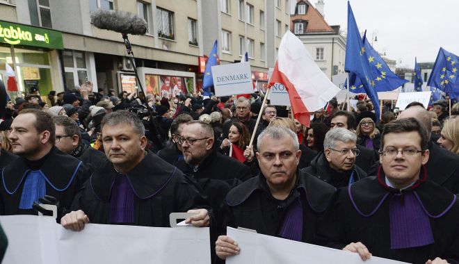 Magistrații au manifestat la Varșovia pentru independența justiției - magistratii-1578866705.jpg