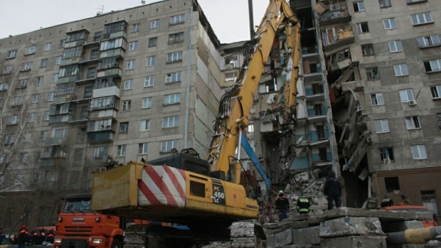 UN BLOC A SĂRIT ÎN AER! Cel puțin un mort și șapte răniți - magnitogorsk30393600-1547457149.jpg