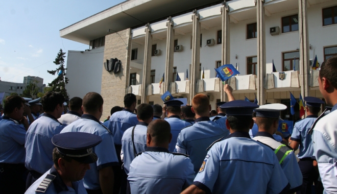 Polițiștii, luați peste picior! 