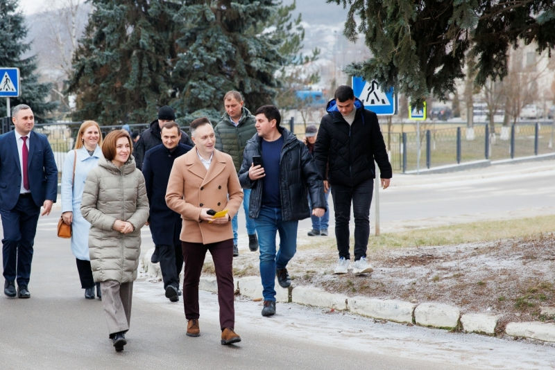 Maia Sandu a mers în Zona de Securitate, puternic afectată de criza energetică - maia-sandu-a-mers-1736510160.jpg