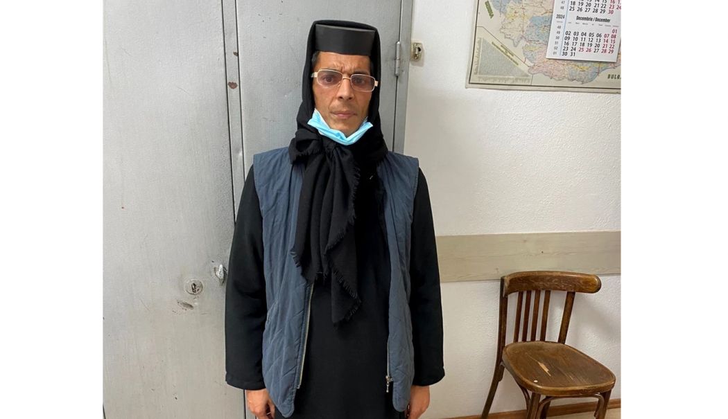 Așa costumație? Un individ s-a deghizat în măicuță și a păcălit un bărbat să-i dea bani pentru o operație - maicut-1730454384.png