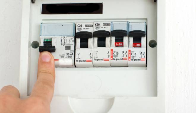 Mai multe străzi din Constanța, fără curent electric - maimultestrazicurent-1415543499.jpg