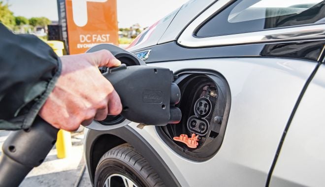 Mai mulți bani pentru Rabla Plus. Românii, interesați să cumpere mașini electrice sau hibrid - maimultibani-1563830883.jpg