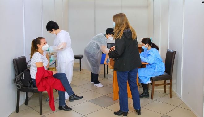 Mai mulţi bani pentru medicii de familie care vaccinează pacienţi împotriva COOVID-19 - maimultibani-1619619641.jpg