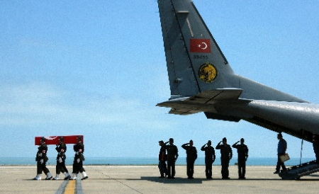 Un avion plin cu o tonă și jumătate de AUR, blocat pe aeroport - maimultioficialiturciinclusivdin-1357482329.jpg
