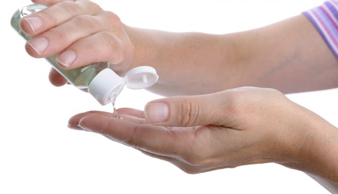 Cât de importante sunt gelurile antibacteriene în igiena corporală - maini-1555672060.jpg