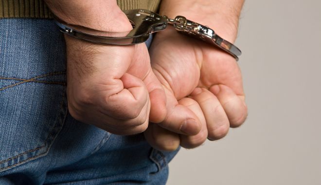 Tineri arestați, bănuiți că ar fi furat dintr-un seif al unei asociații de pensionari - mainicatusehot-1628346633.jpg