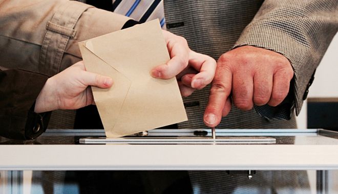 Reguli noi au fost propuse de Guvern pentru campania electorală - mainilaalegerivotcuplicinurna-1597240444.jpg