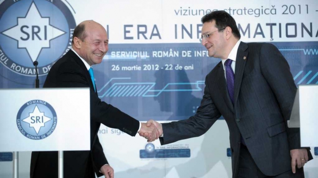 Șeful SRI, George Maior,  decorat de președintele Traian Băsescu - maior-1364360156.jpg