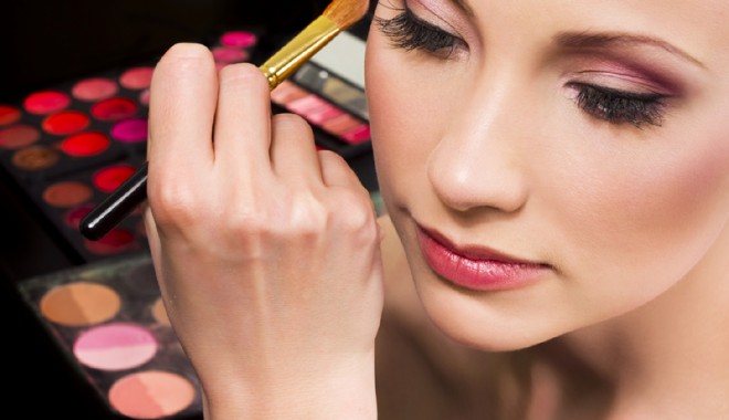 Make-up pas cu pas: culori pastel - makeup-1377628843.jpg