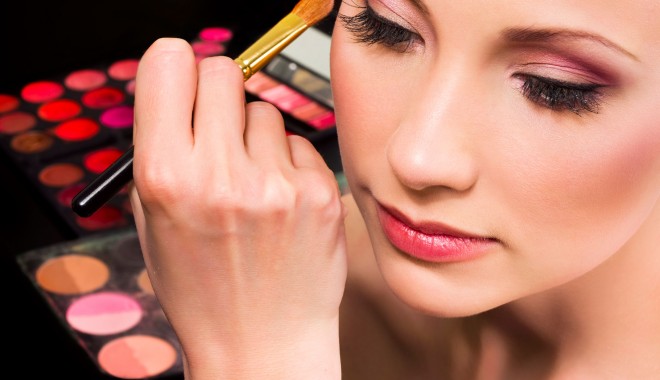 Ce surprize rezervă constănțenilor SEB Esthétique - makeup3-1369299014.jpg