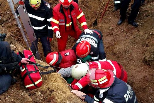 Accident cumplit la canal. Un bărbat a murit sub mormanul de pământ - mal-de-pamant-1773474655.webp